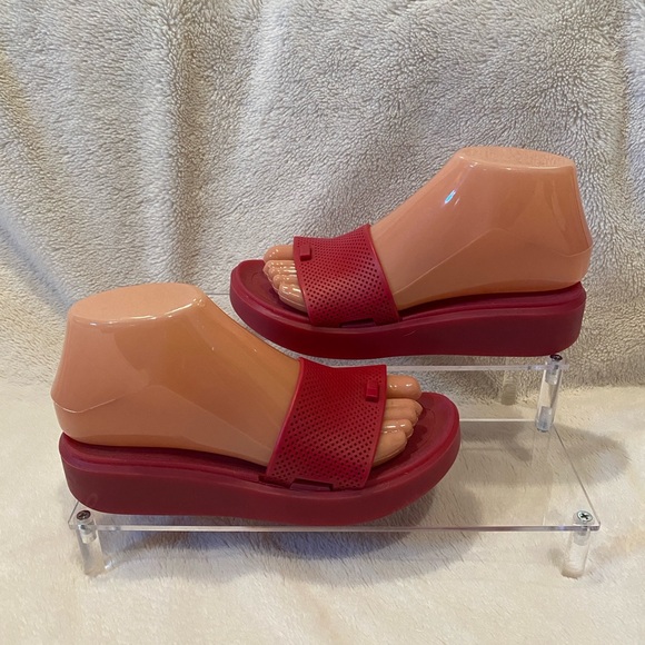 Donald Pliner Bondi Platform Jelly Sandals Slip-on Slides Shoes Red Size 6 EUC - Picture 2 of 14